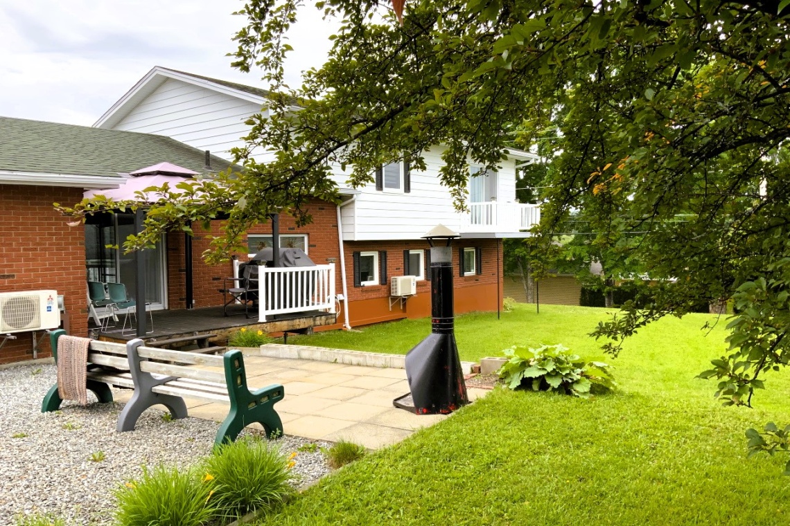 Edmundston, (N.-B.) E3V 1P5, ,Résidentiel,À vendre,1421