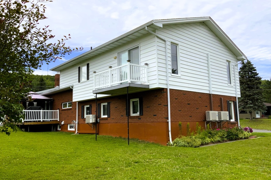 Edmundston, (N.-B.) E3V 1P5, ,Résidentiel,À vendre,1421