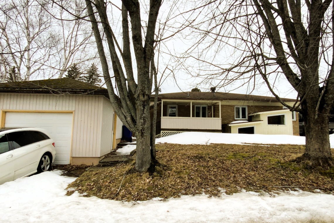 Edmundston, (N.-B.) E3V 1P4, ,Résidentiel,À vendre,1437