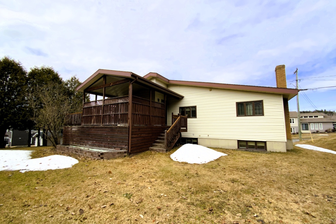 Edmundston, (N.-B.) E3V 4A2, ,Résidentiel,À vendre,1442