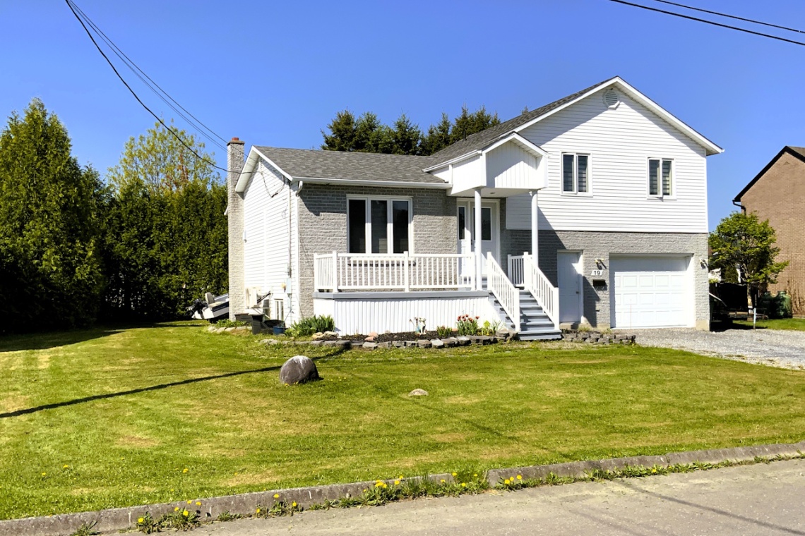 Edmundston, (N.-B.) E3V 4B8, ,Résidentiel,À vendre,1453