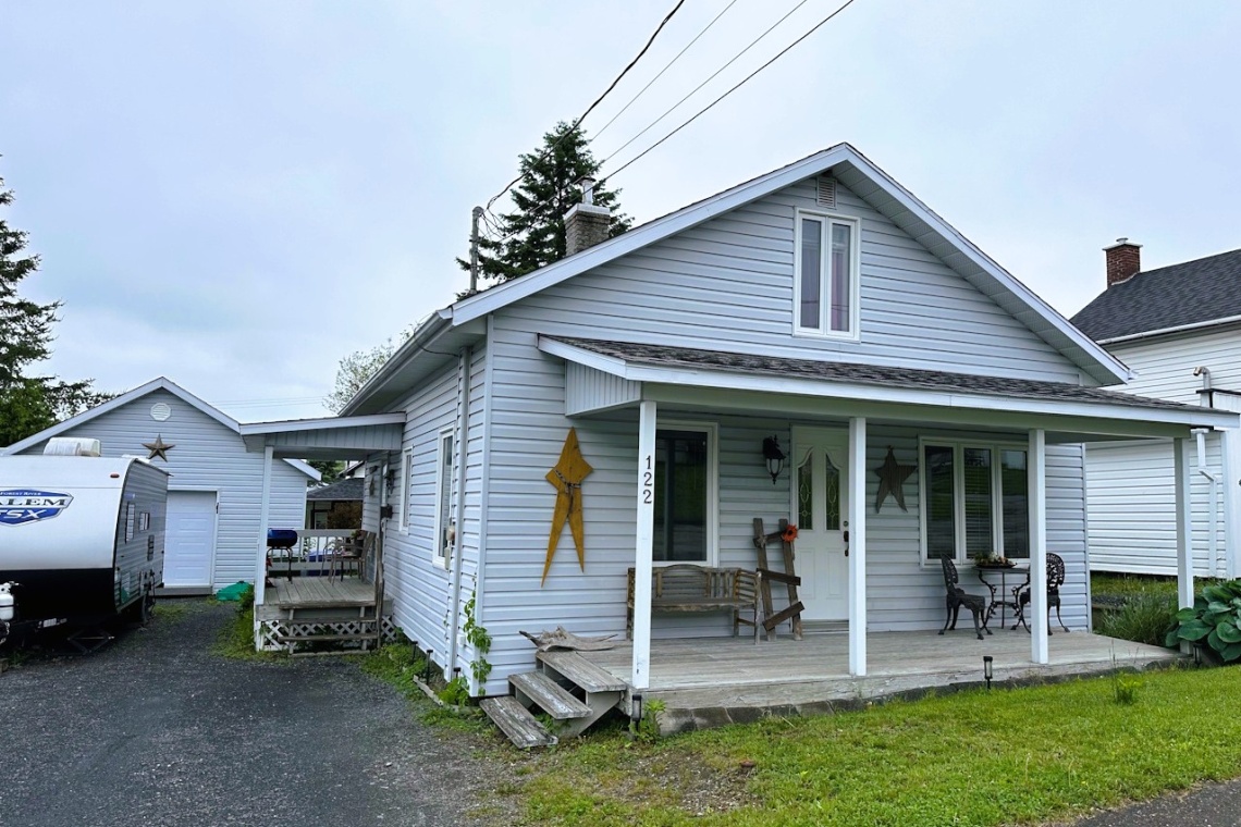 Edmundston, (N.-B.) E3V 2V3, ,Résidentiel,À vendre,1456