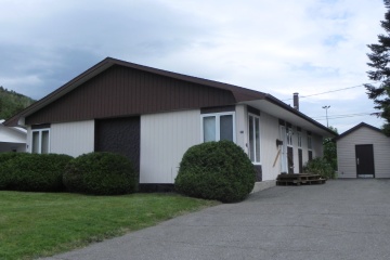 Edmundston, (N.-B.) E3V 3G5, 4 Chambre Chambre, ,2 Salles de bainsSalles de bains,Édifice à revenu,À vendre,NB033127