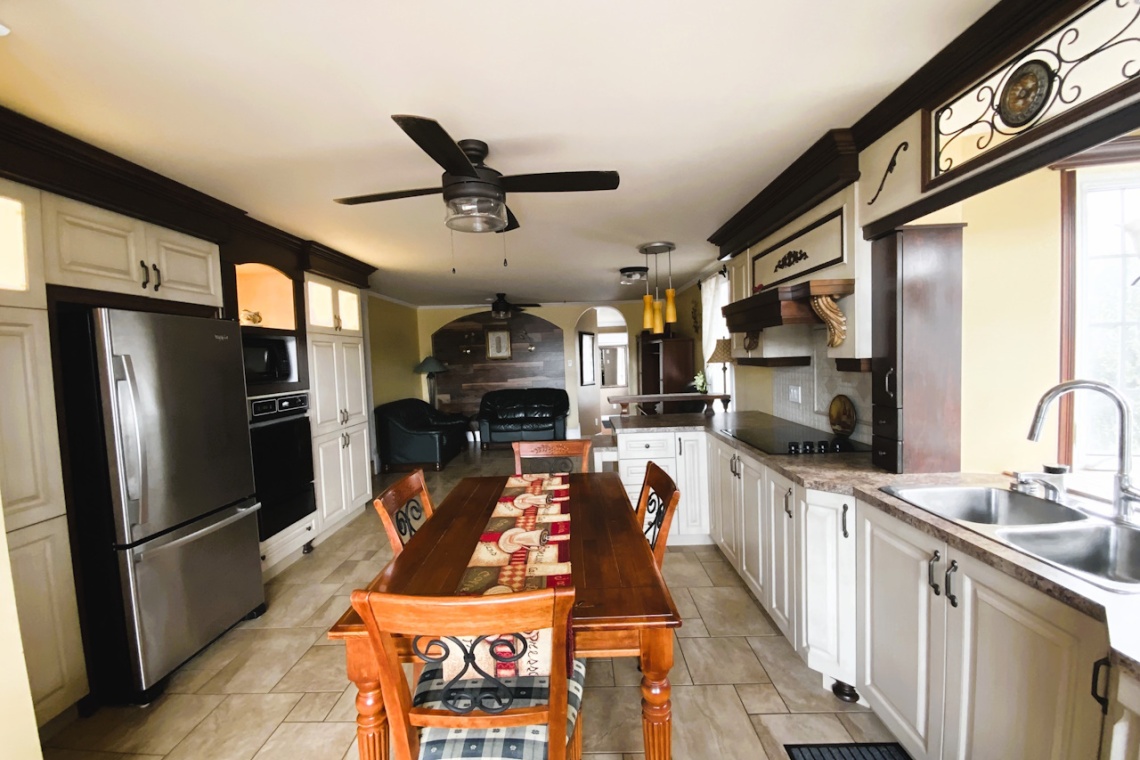 Ste-Anne-de-Madawaska, (N.-B.) E7E 1B1, ,Résidentiel,À vendre,1300
