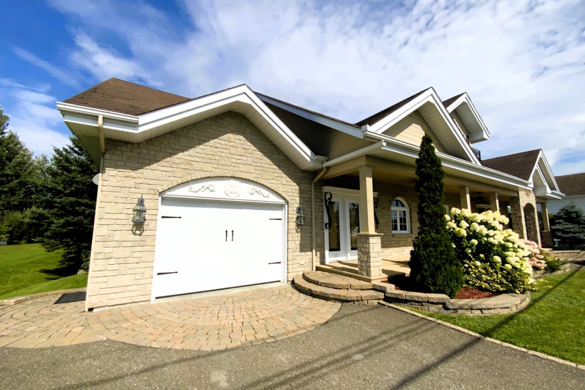 Ste-Anne-de-Madawaska, (N.-B.) E7E 1B1, ,Résidentiel,À vendre,1300