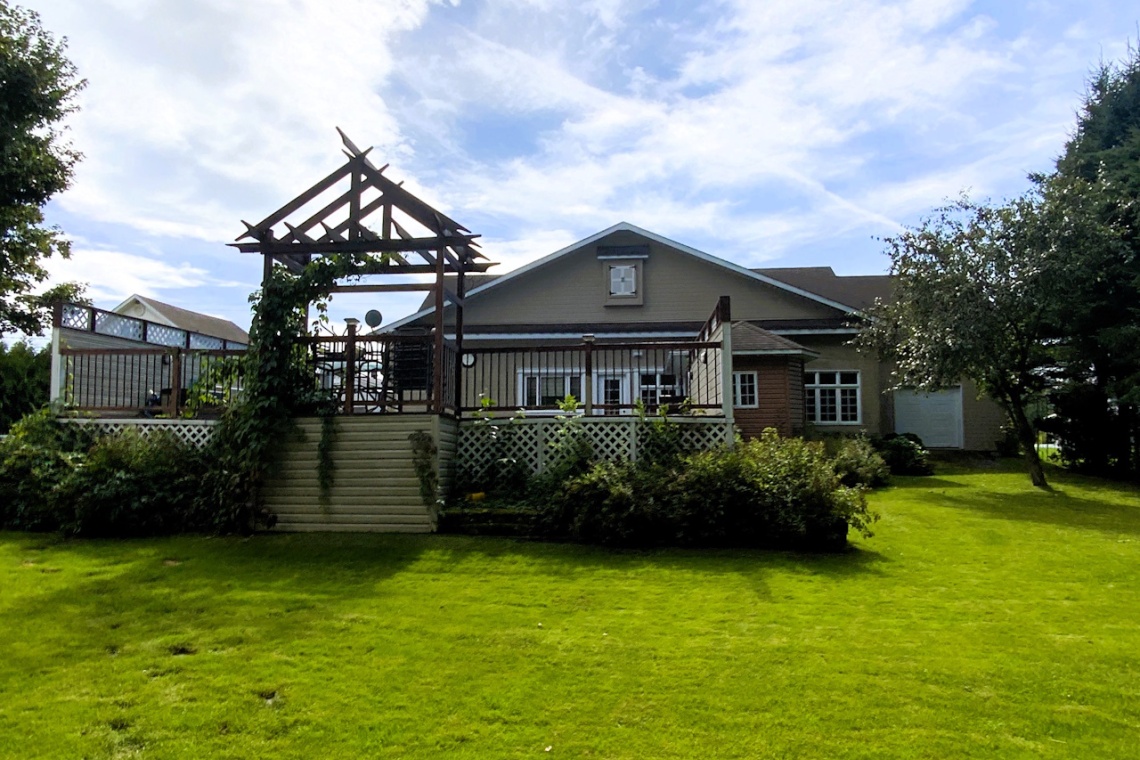 Ste-Anne-de-Madawaska, (N.-B.) E7E 1B1, ,Résidentiel,À vendre,1300