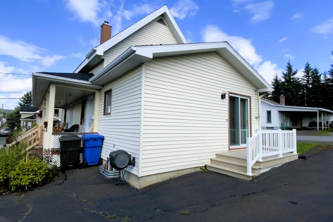 Edmundston, (N.-B.) E3V 2Z1, ,Résidentiel,À vendre,1309